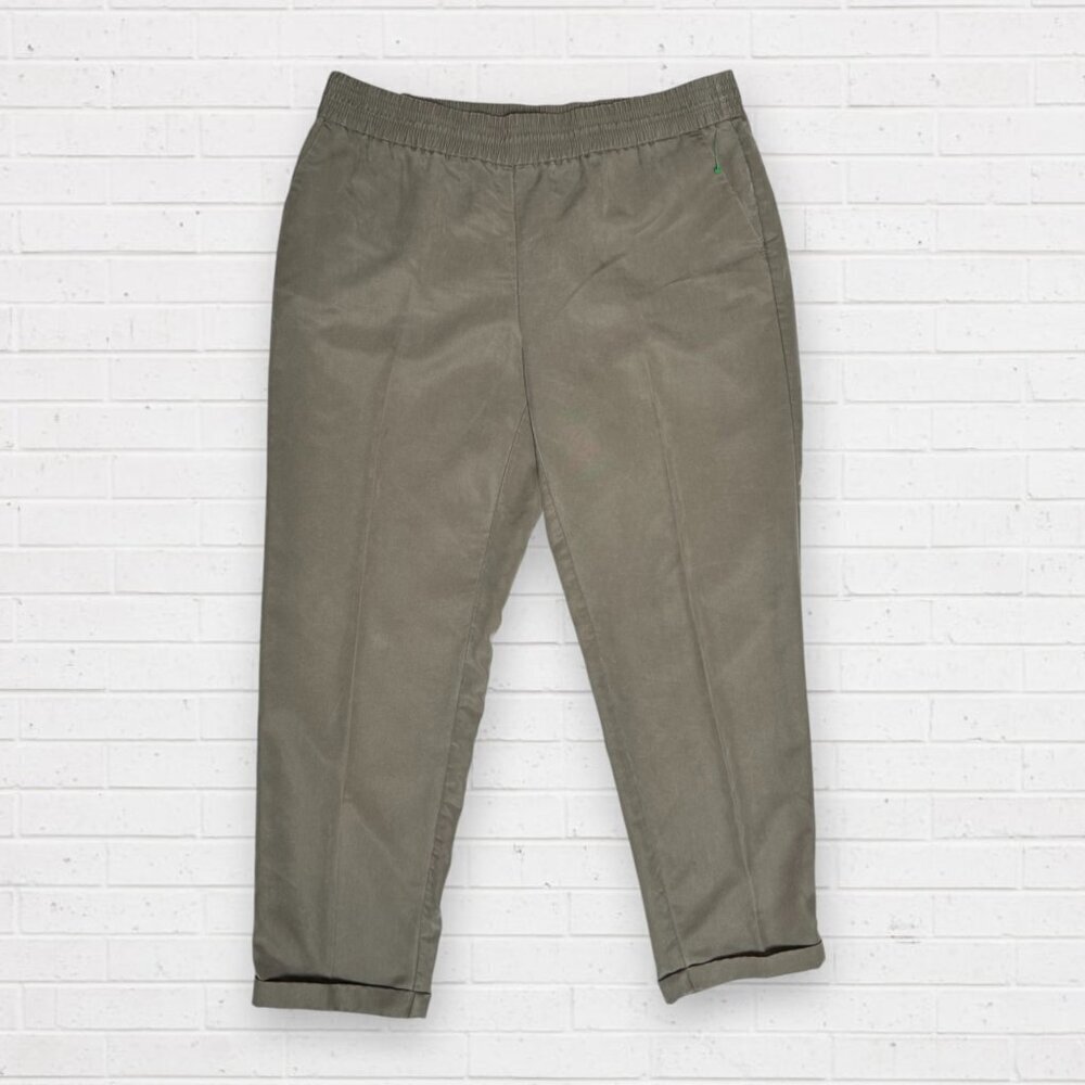 CHICOS Tencel Twill Pull On Cropped Tapered Pants Sage Green Size 1.5 (M) 10